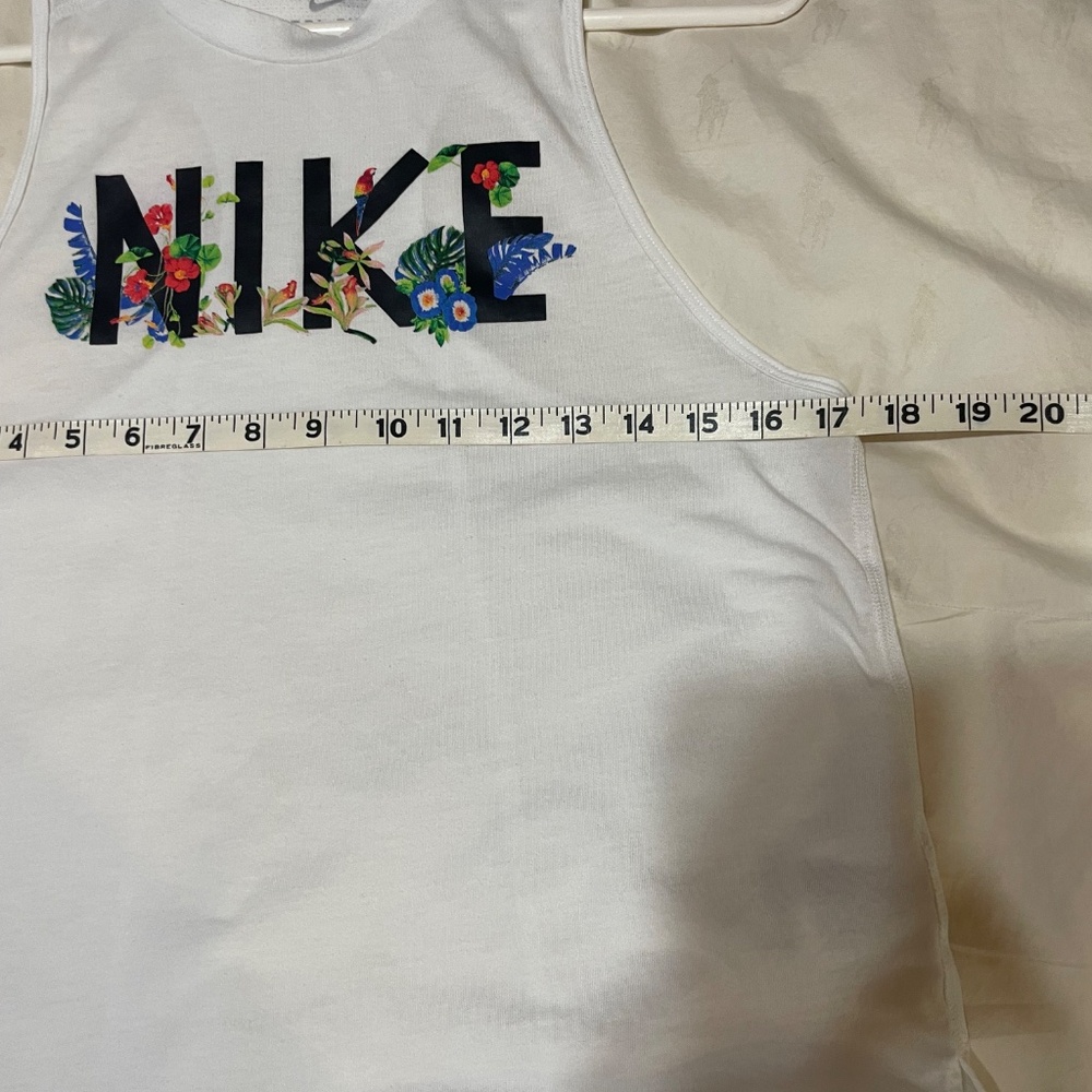 Nike White Athletic Tank with Floral Logo Sz M - Picture 9 of 11